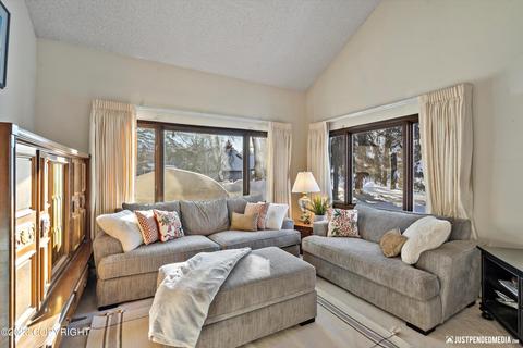 6731 Pickwick Pl, Anchorage, AK 99504 photo 8
