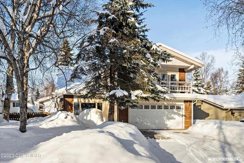 6731 Pickwick Pl, Anchorage, AK 99504 photo 3