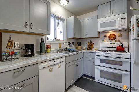4505 E 8th Ave, Anchorage, AK 99508 photo 12