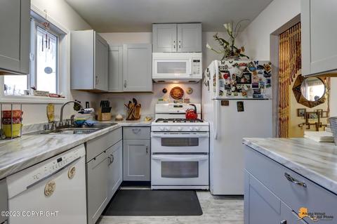 4505 E 8th Ave, Anchorage, AK 99508 photo 10