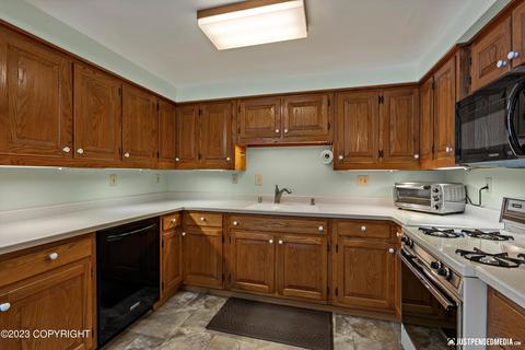 1602 E 41st Ct, Anchorage, AK 99508 photo 6