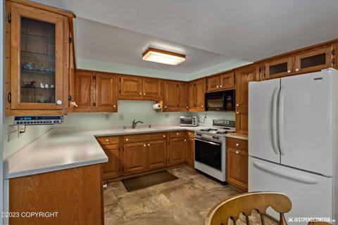 1602 E 41st Ct, Anchorage, AK 99508 photo 4
