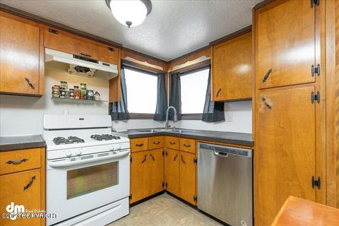 730 E 72nd Ave, Anchorage, AK 99518 photo 8