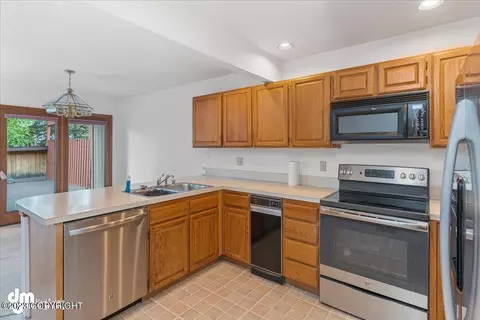 1901 Commodore Dr, Anchorage, AK 99507 photo 11