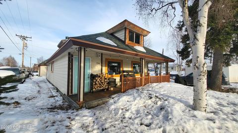 724 Market St, Nenana, AK 99760