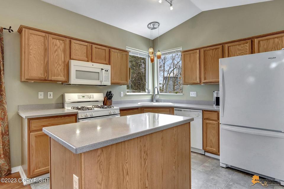  6727 Snow Goose Cir, Anchorage, AK 99502 photo 9