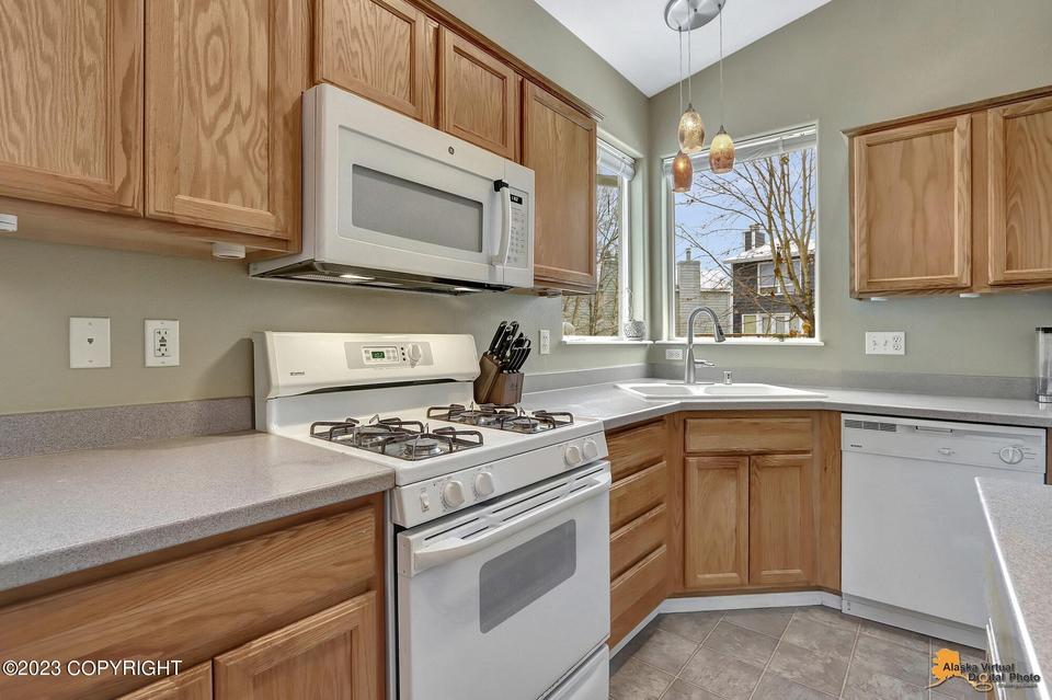  6727 Snow Goose Cir, Anchorage, AK 99502 photo 7