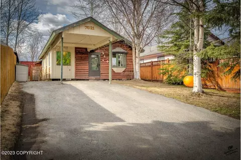 7621 Regal Mountain Dr, Anchorage, AK 99504