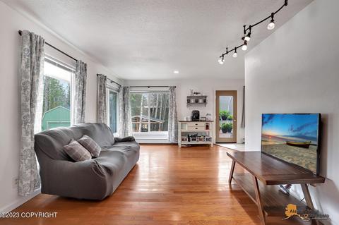 10052 Baffin St, Eagle River, AK 99577 photo 5