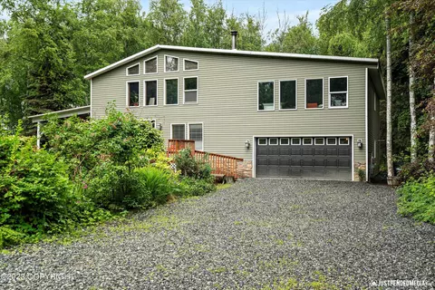 15283 W Lois Ln, Big Lake, AK 99652