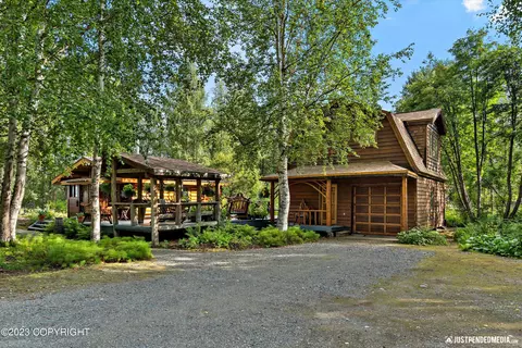 17238 W Willow Fishhook Rd, Willow, AK 99688 photo 2
