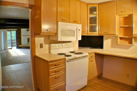 3947 Lynn Dr, Anchorage, AK 99508 photo 12