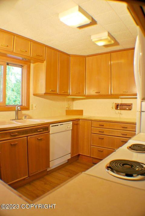 3947 Lynn Dr, Anchorage, AK 99508 photo 11