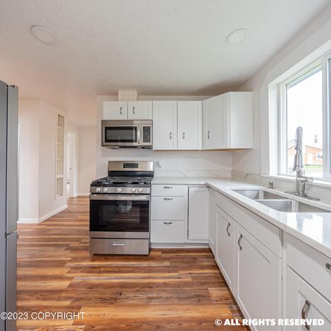 4121 Peterkin Ave, Anchorage, AK 99508 photo 2