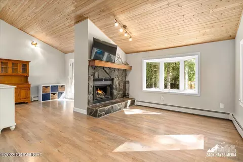 18555 Walrus Cir, Eagle River, AK 99577