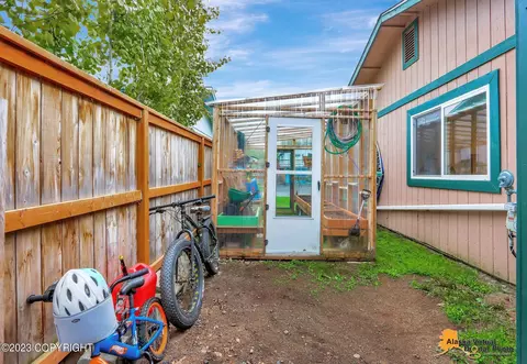 1901 E View Dr, Anchorage, AK 99504 photo 7