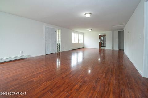 1404 E 11th Ave, Anchorage, AK 99501 photo 3