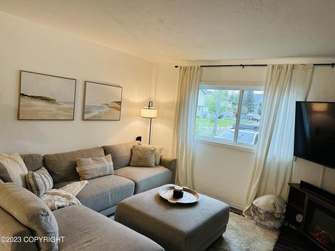 7724 Snow View Dr, Anchorage, AK 99507