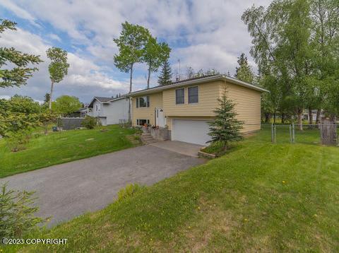 335 W Vine Ave, Soldotna, AK 99669