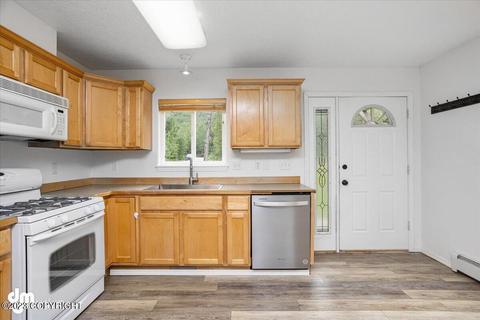 21035 River Park Dr, Eagle River, AK 99577 photo 4
