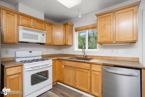 21035 River Park Dr, Eagle River, AK 99577 photo 3