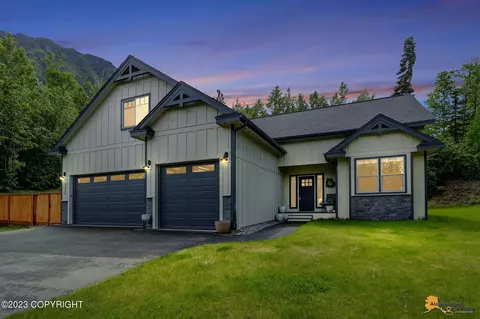28426 Miltherrie Ct, Chugiak, AK 99567