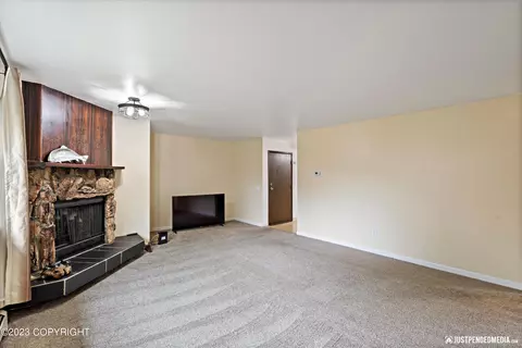 4101 Grape Pl, Anchorage, AK 99508 photo 4