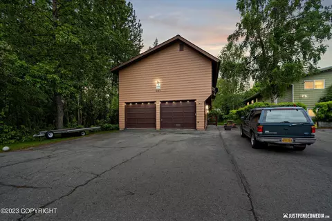 4101 Grape Pl, Anchorage, AK 99508