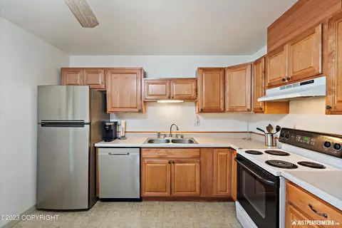 4101 Grape Pl, Anchorage, AK 99508 photo 10
