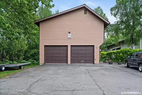 4101 Grape Pl, Anchorage, AK 99508 photo 3