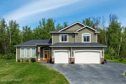 7913 E Wolf Creek Rd, Wasilla, AK 99654