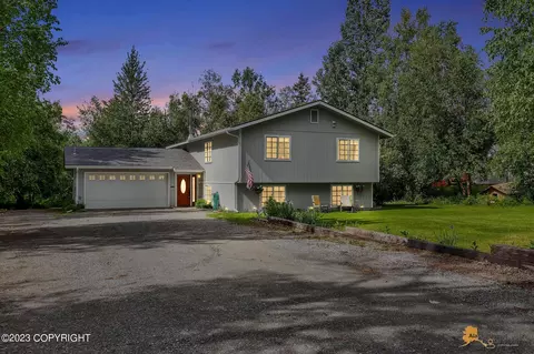 10120 E Strand Dr, Palmer, AK 99645