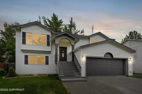1125 W Woodstock Dr, Palmer, AK 99645