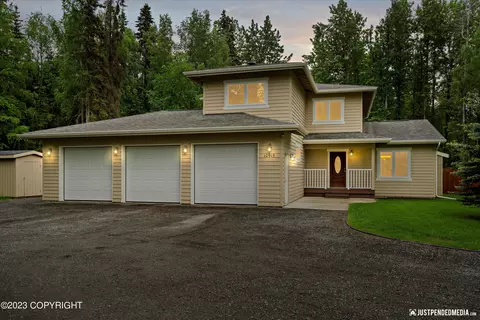 10915 Cange St, Anchorage, AK 99516