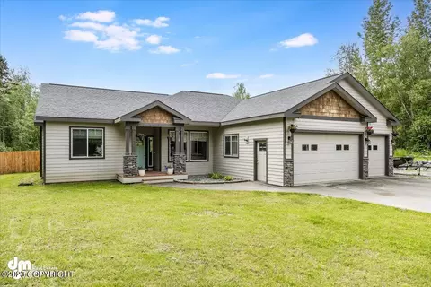 10090 E Strand Dr, Palmer, AK 99645