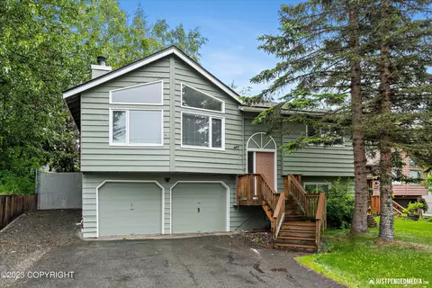 8213 Parkridge Cir, Anchorage, AK 99507