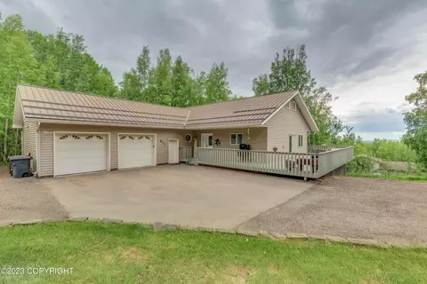 811 Suncrest Dr, Fairbanks, AK 99712
