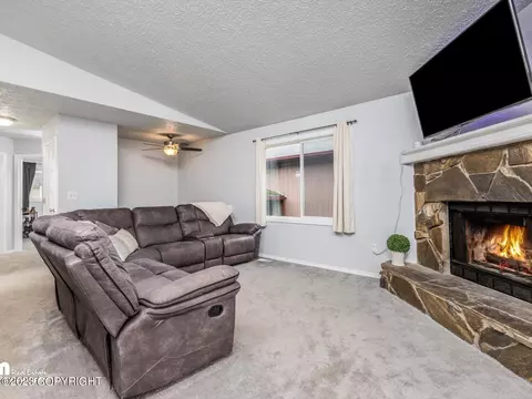 8531 Ridgeway Ave, Anchorage, AK 99504 photo 3