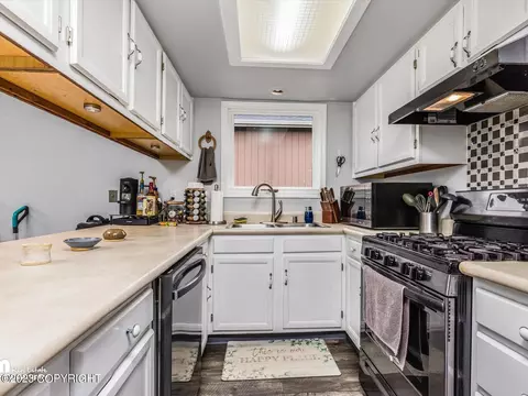 8531 Ridgeway Ave, Anchorage, AK 99504 photo 11