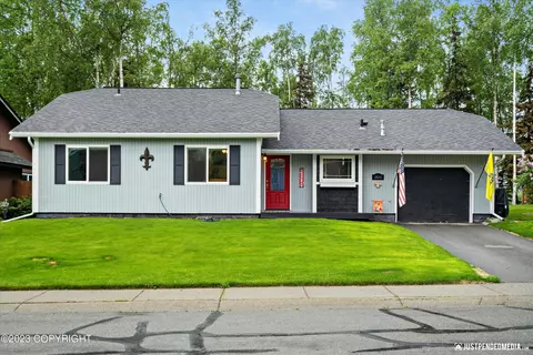 18243 Gavin Cir, Eagle River, AK 99577