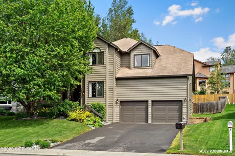 7211 Setter Dr, Anchorage, AK 99502