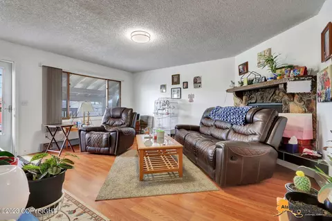 8851 Cordell Cir, Anchorage, AK 99502