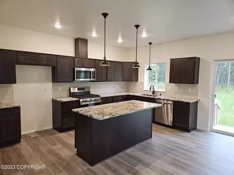 7301 E Graphite Cir, Wasilla, AK 99654 photo 2