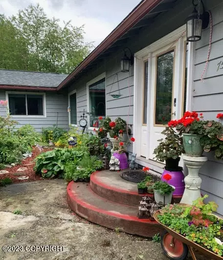 7528 Hennings Way, Anchorage, AK 99504