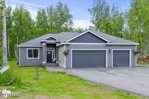 8635 E Dancing Lights Dr, Palmer, AK 99645