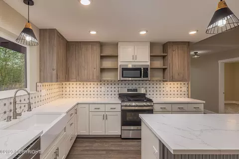 10413 W Glacier Peak Dr, Wasilla, AK 99623