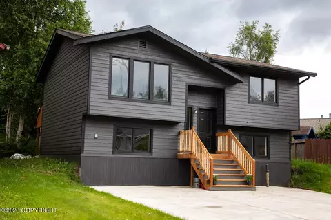 8147 Medellin Cir, Anchorage, AK 99507