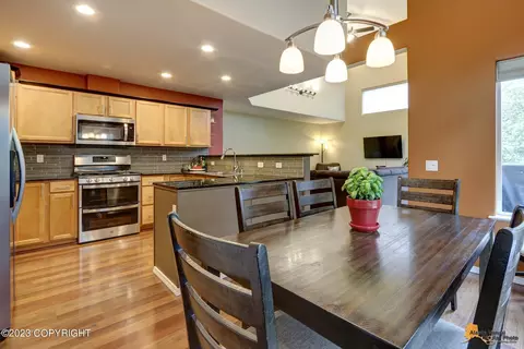 3001 Cheyenne Ct, Anchorage, AK 99507