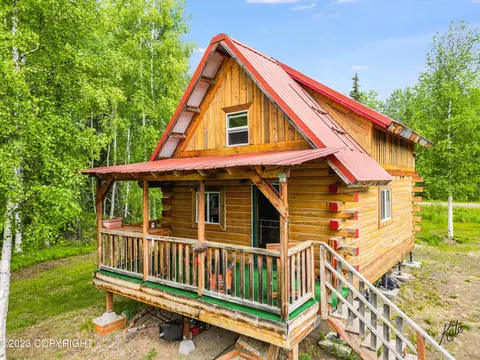 735 Woodchuck Pl, Fairbanks, AK 99712
