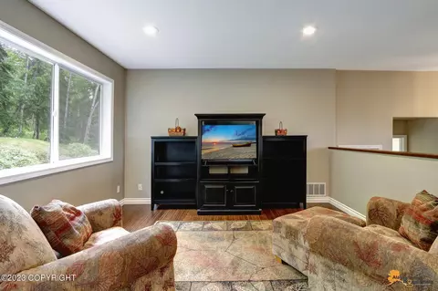 10235 Silvertip Cir, Eagle River, AK 99577 photo 18